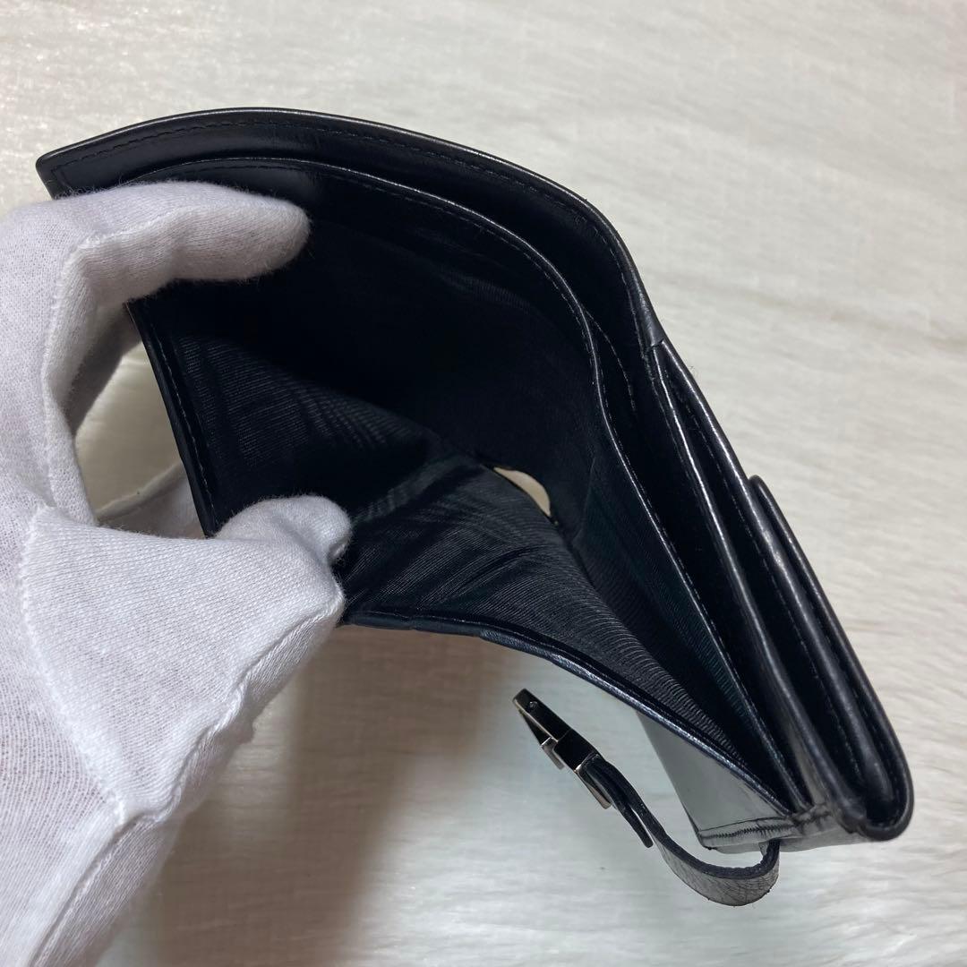 早い者勝ち　美品　GUCCI グッチ　二つ折り　財布　留め具　レザー　ホック　黒