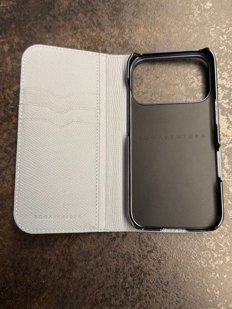 BONAVENTURA iPhone 17 Pro ダイアリーケース