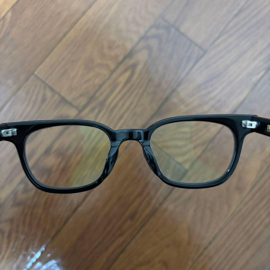 イーブルアクト　ヘンダーソン　ブラックフレームX調光レンズ