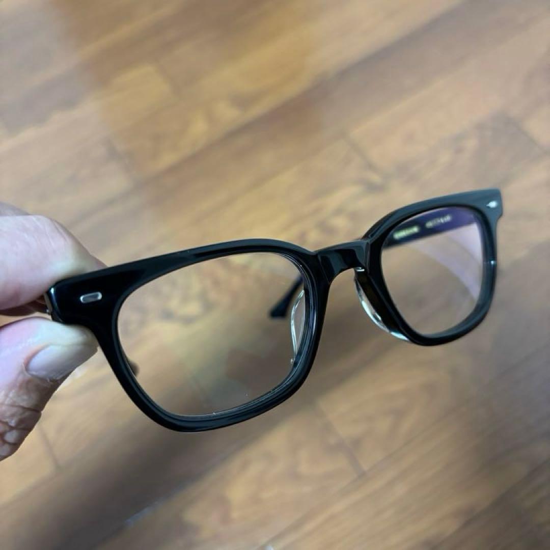 イーブルアクト　ヘンダーソン　ブラックフレームX調光レンズ