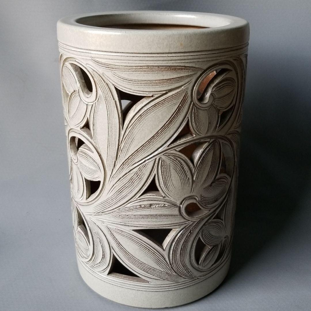 くりーむ 信楽焼傘立て 大容量❗ 白唐草彫 高さ４７cm