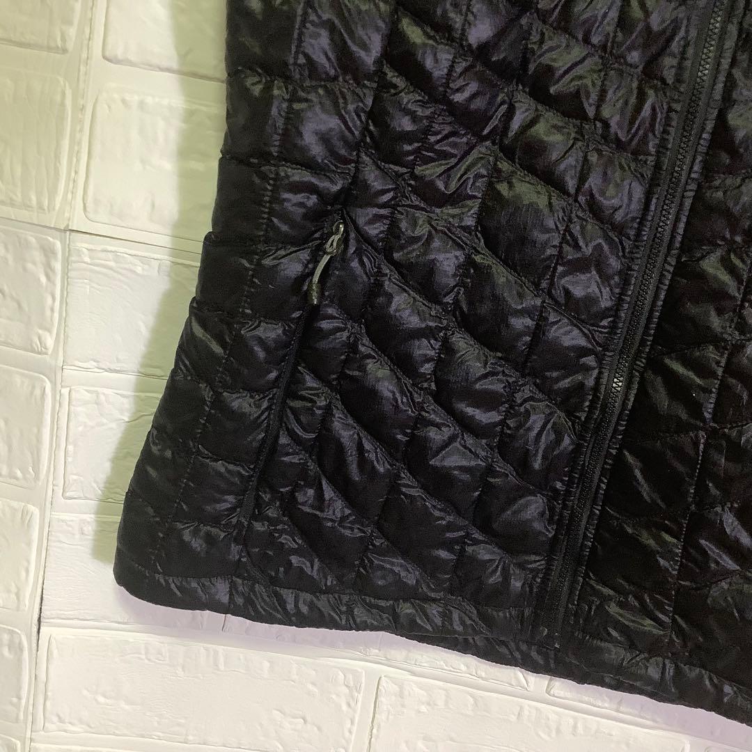 美品 ノースフェイス 中綿ベスト THERMOBALL 刺繍ロゴ ブラック 黒L