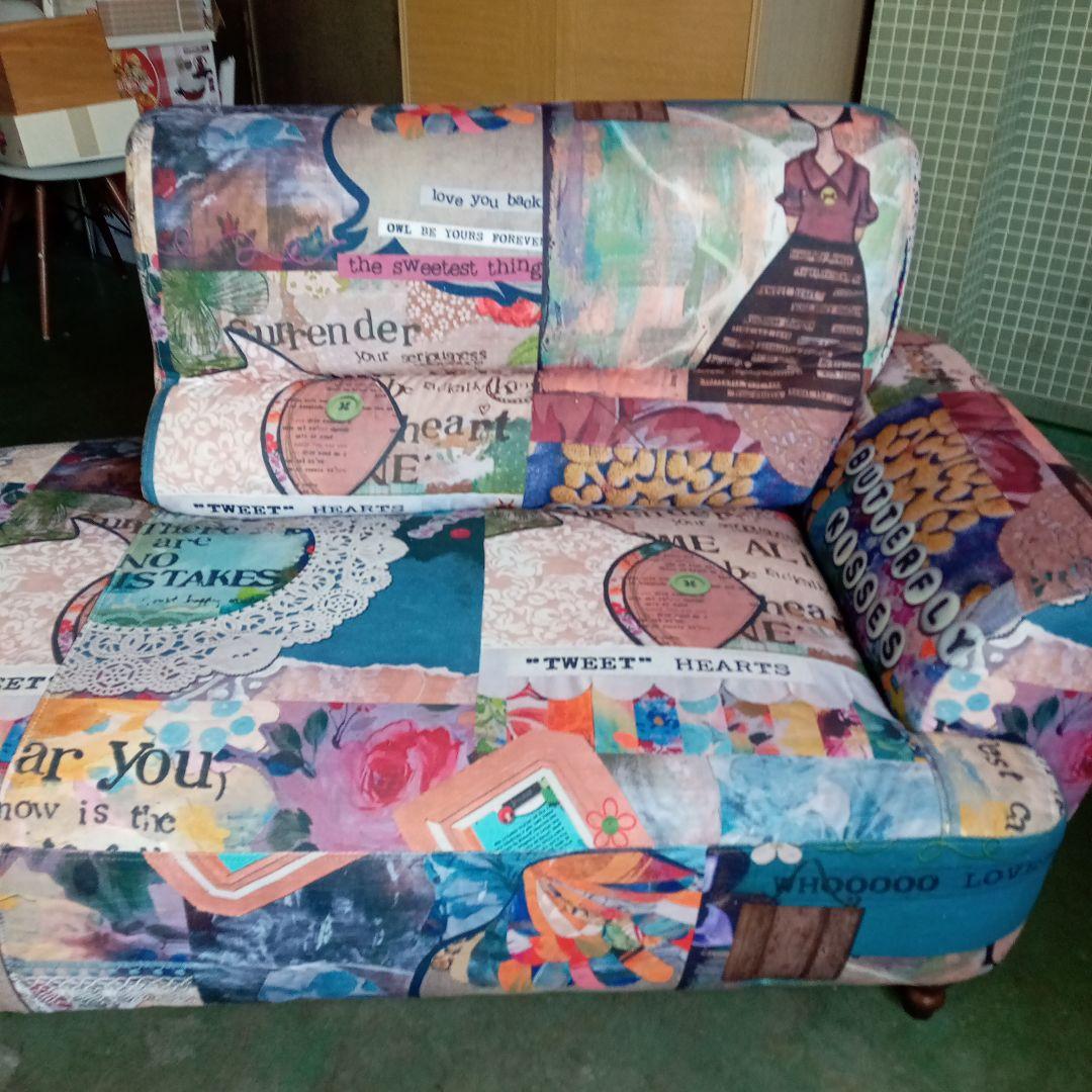 斬新カラフルポップ　パッチワーク柄　カウチソファー　共布クッション付き