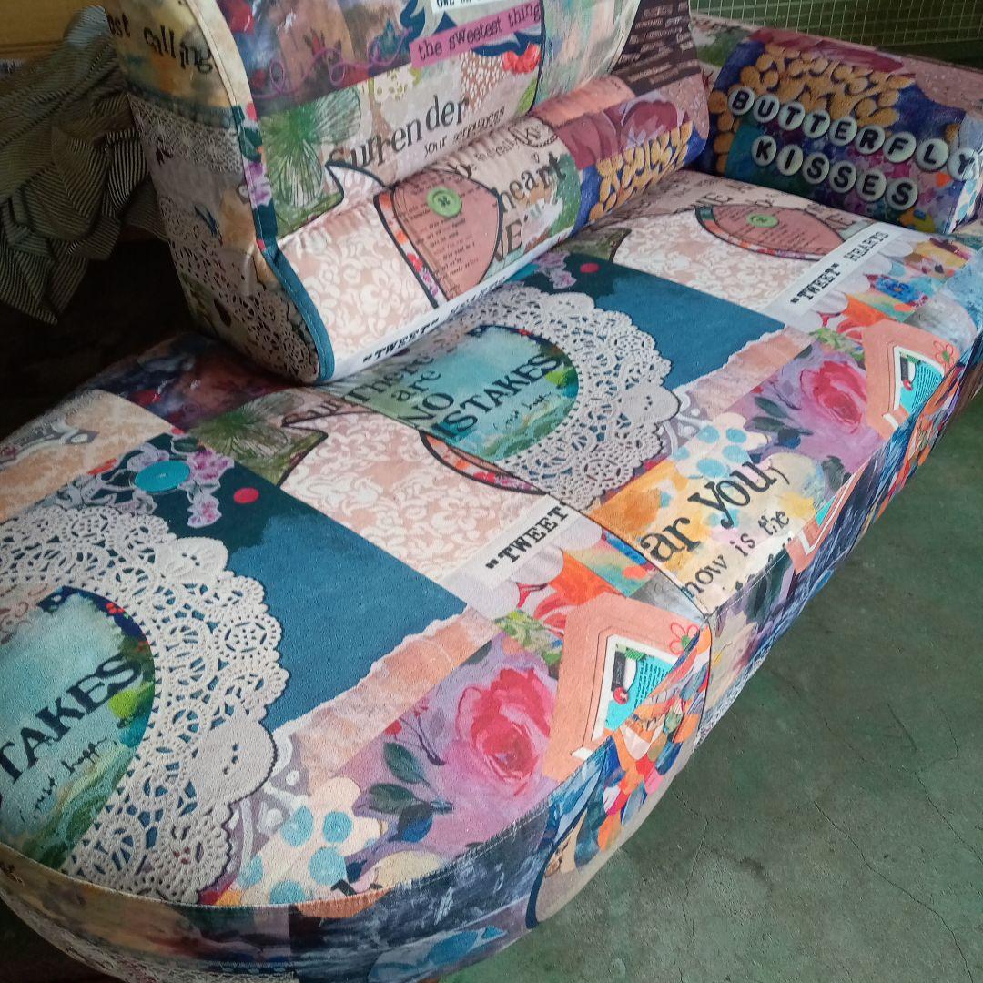 斬新カラフルポップ　パッチワーク柄　カウチソファー　共布クッション付き