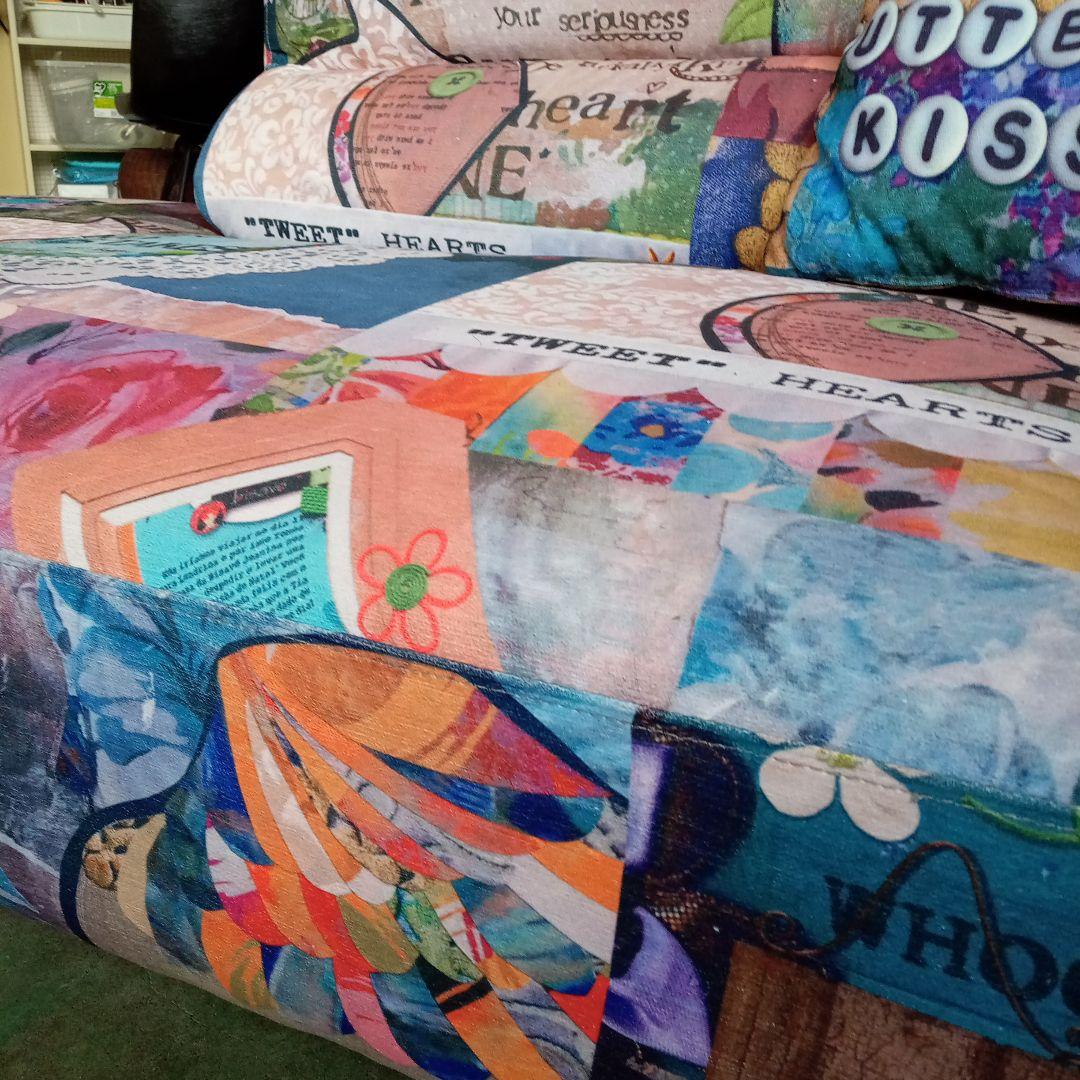 斬新カラフルポップ　パッチワーク柄　カウチソファー　共布クッション付き