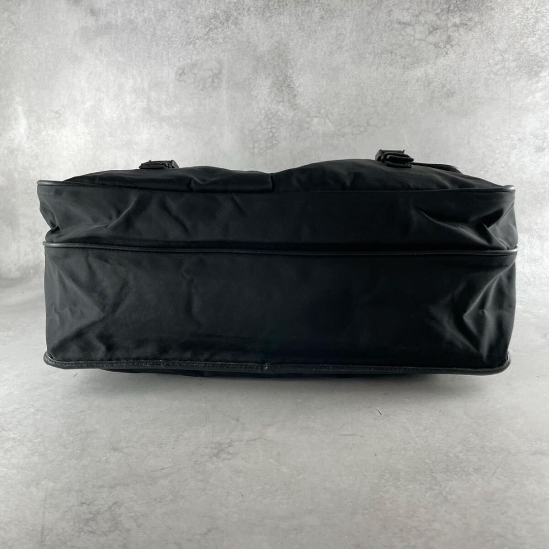 極美品 PRADA プラダ メッセンジャーバッグ 三角ロゴプレート 黒