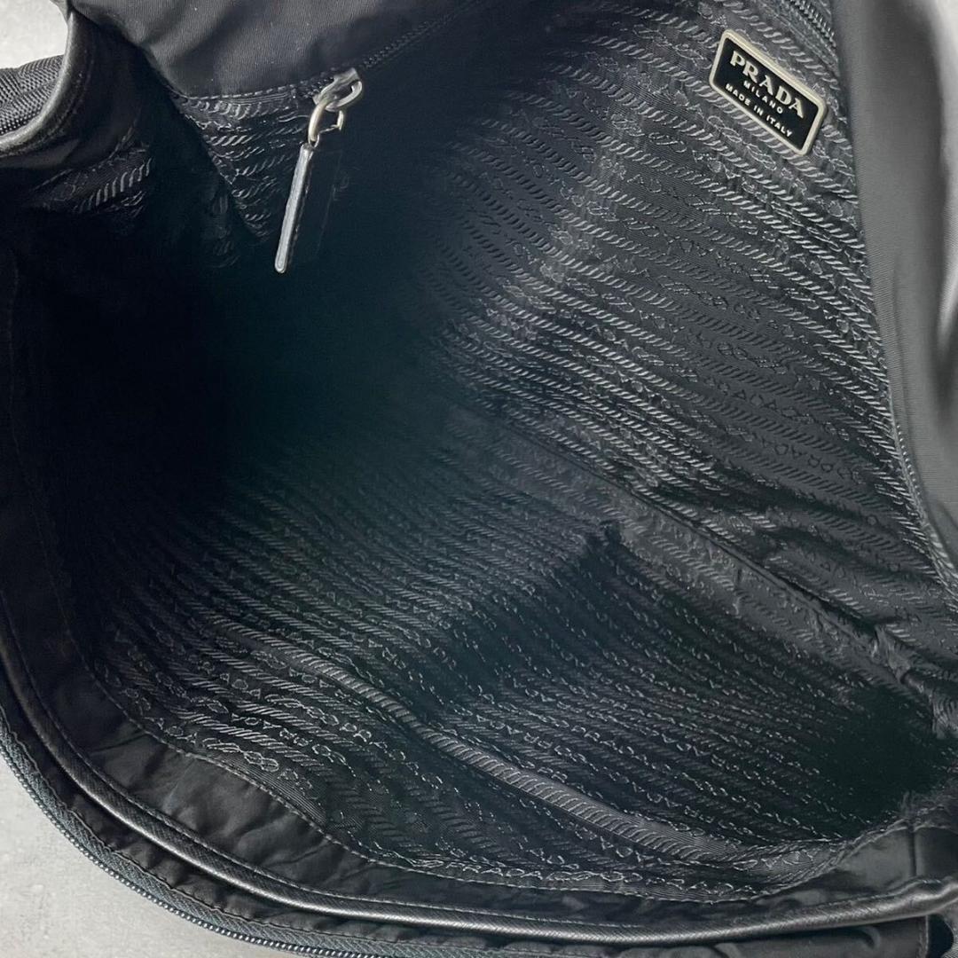 極美品 PRADA プラダ メッセンジャーバッグ 三角ロゴプレート 黒
