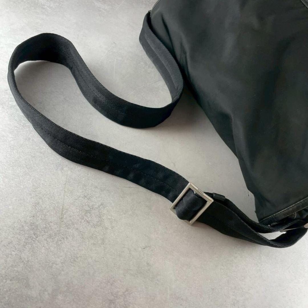 極美品 PRADA プラダ メッセンジャーバッグ 三角ロゴプレート 黒