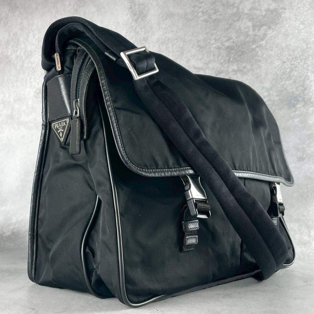 極美品 PRADA プラダ メッセンジャーバッグ 三角ロゴプレート 黒