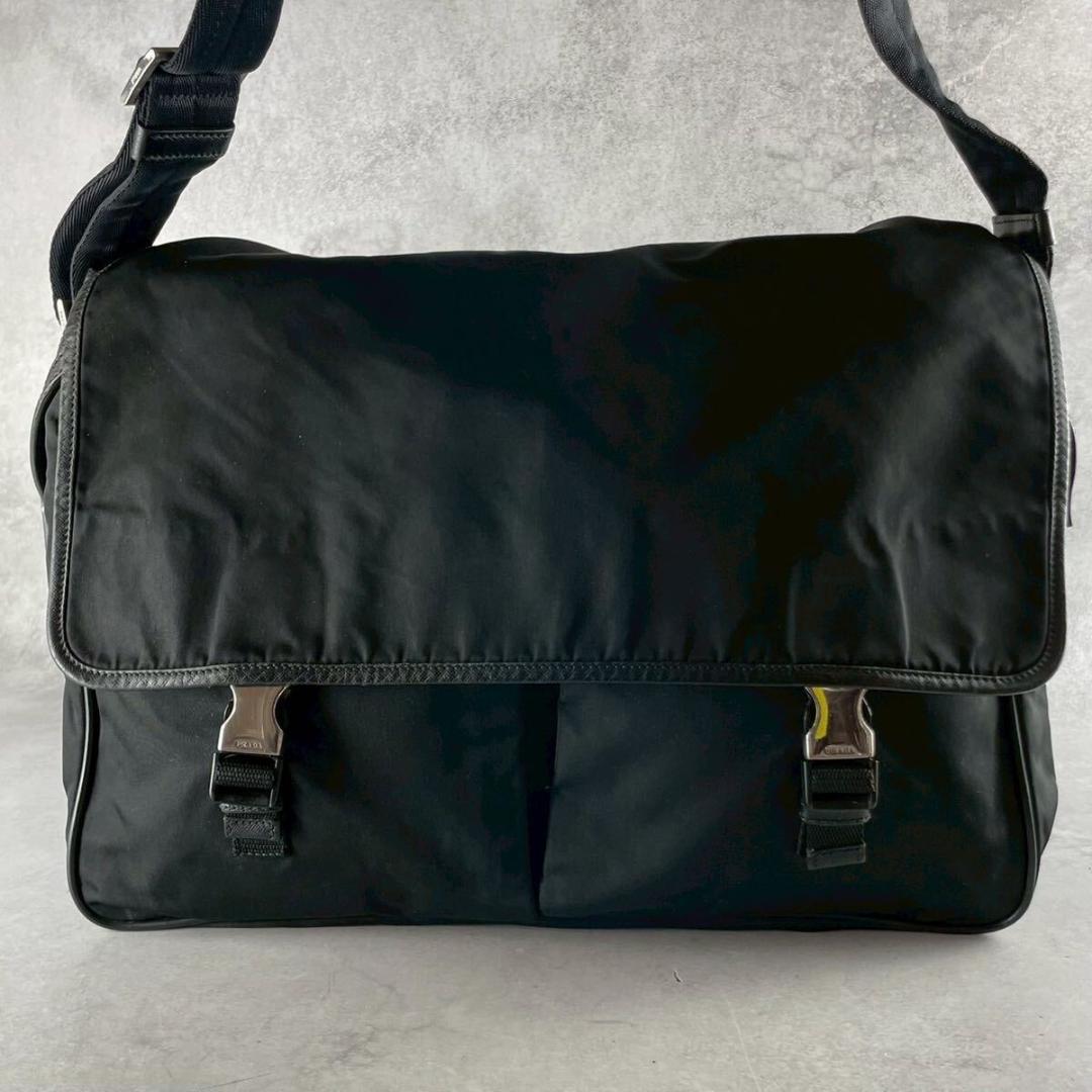 極美品 PRADA プラダ メッセンジャーバッグ 三角ロゴプレート 黒