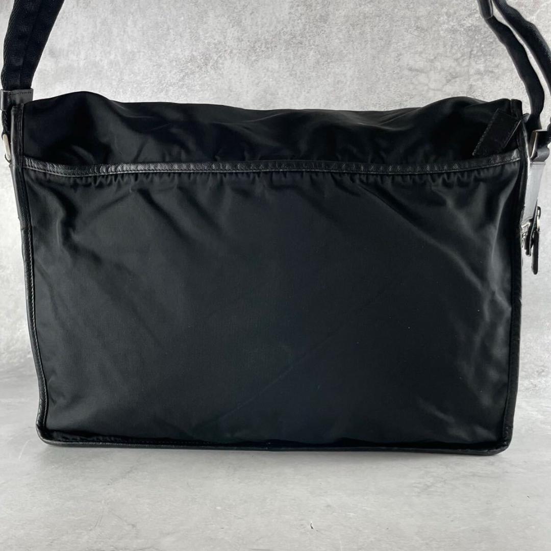 極美品 PRADA プラダ メッセンジャーバッグ 三角ロゴプレート 黒