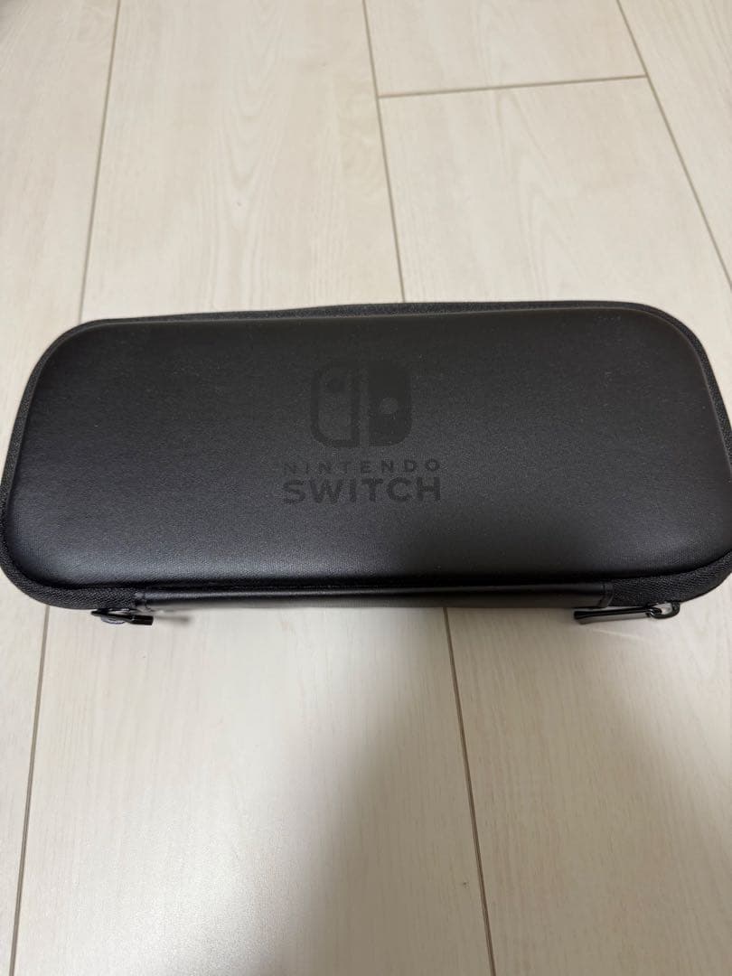 任天堂Switch本体（純正キャリングケース付き）