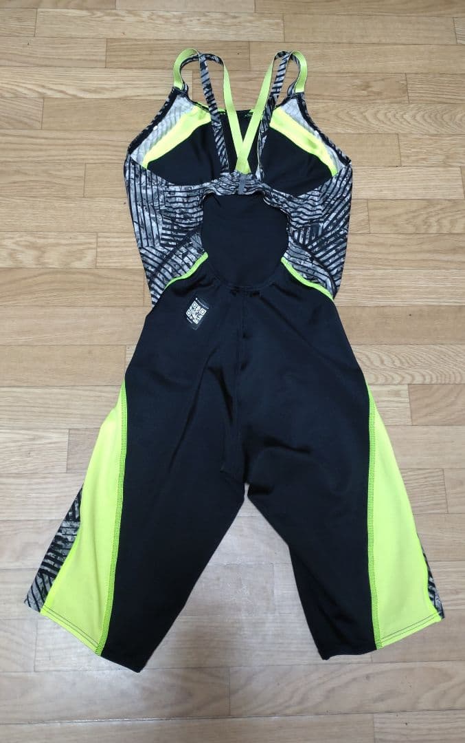 arena スポーツ用水着