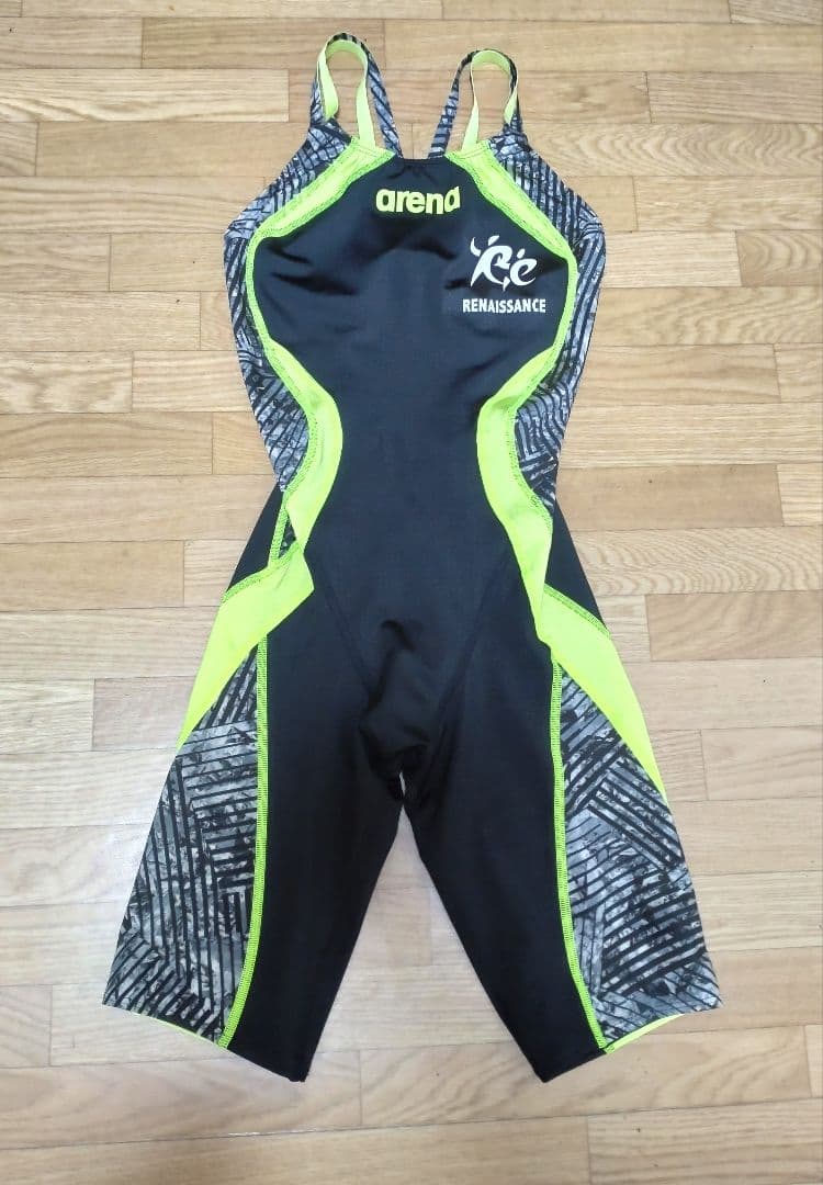 arena スポーツ用水着