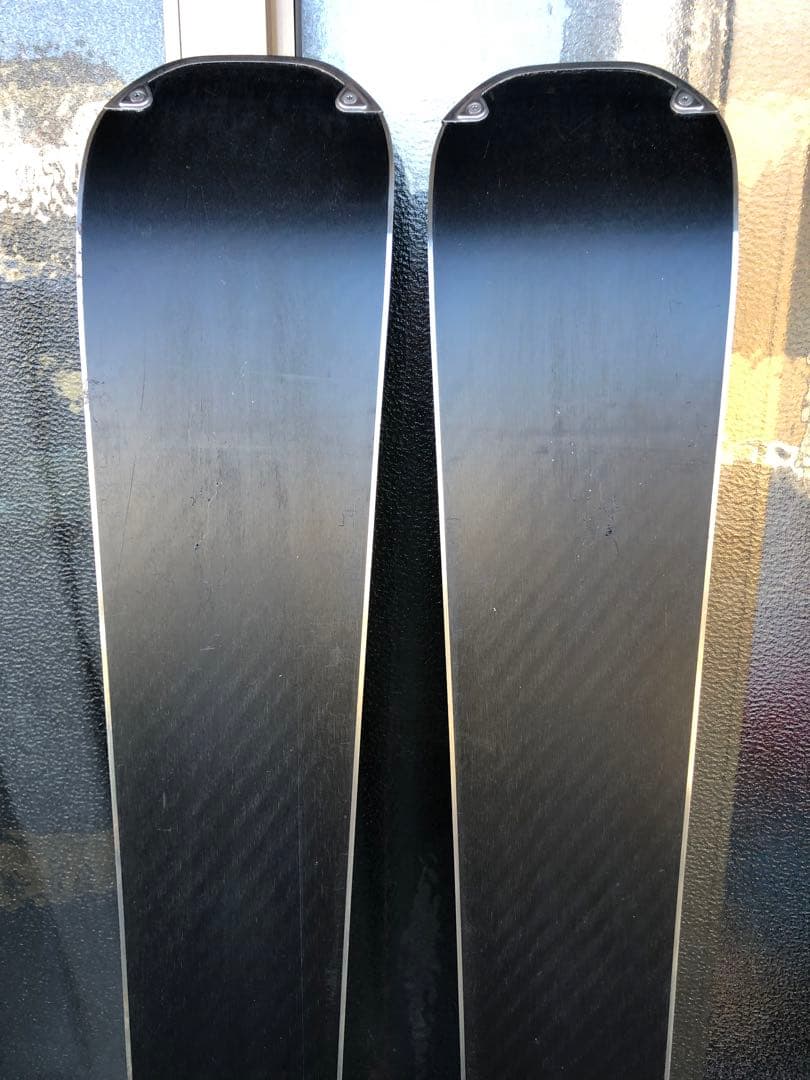 Elan のスキー板。