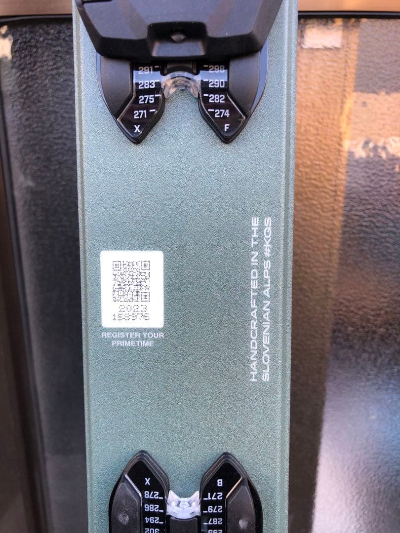 Elan のスキー板。