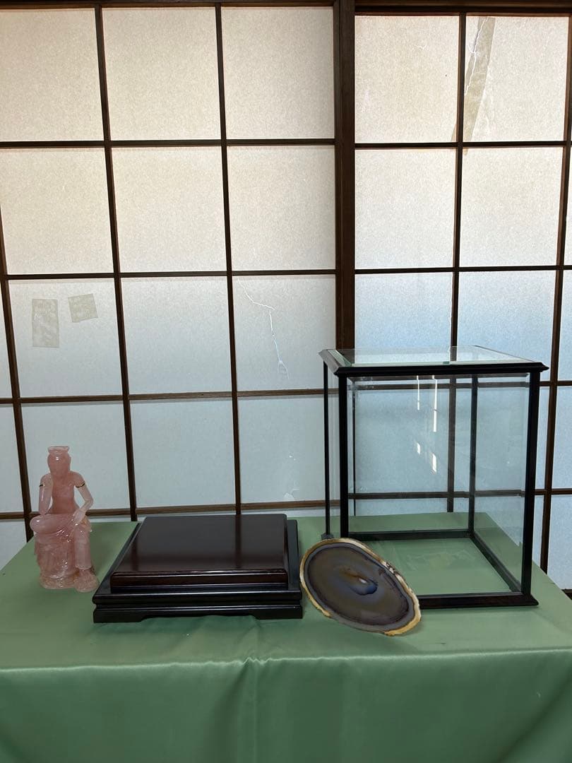 ローズクォーツ 弥勒菩薩像 ガラスケース入り