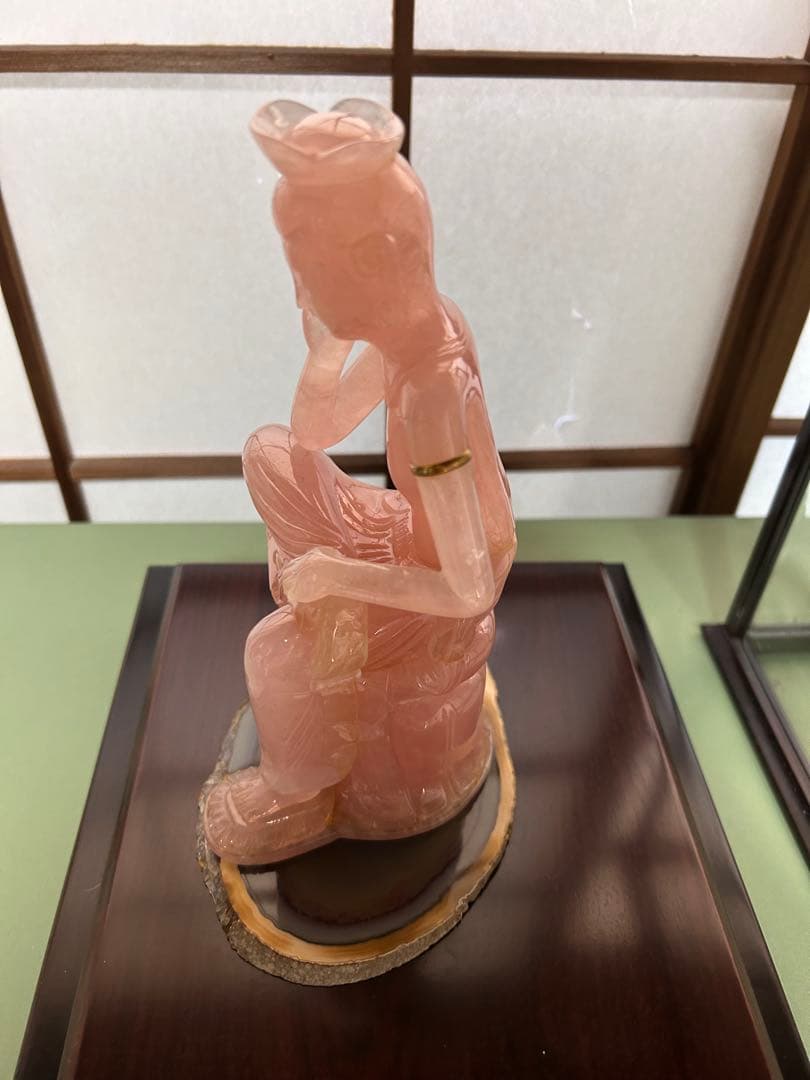 ローズクォーツ 弥勒菩薩像 ガラスケース入り
