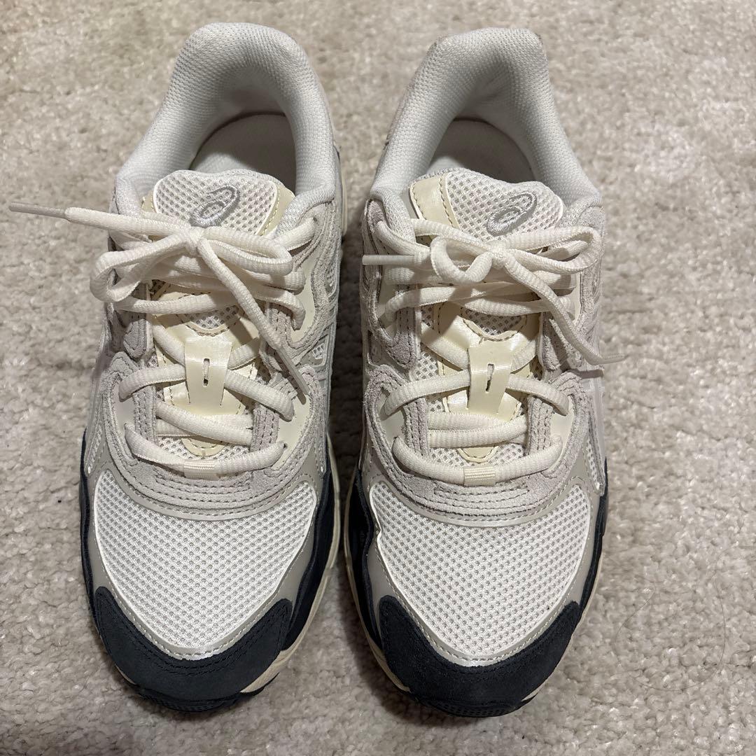 【極美品】asics GELーNYC WHITE/SMOKE GREY