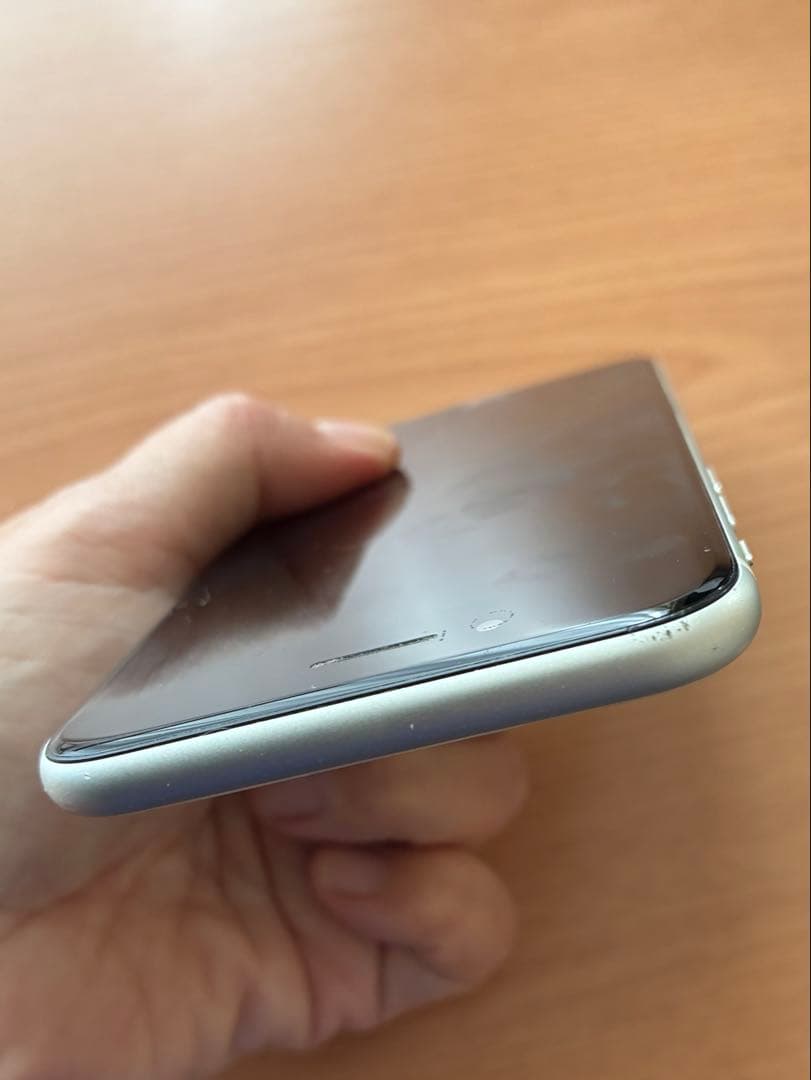 【ジャンク品】Apple iPhone SE 第2世代64GB ホワイト 本体