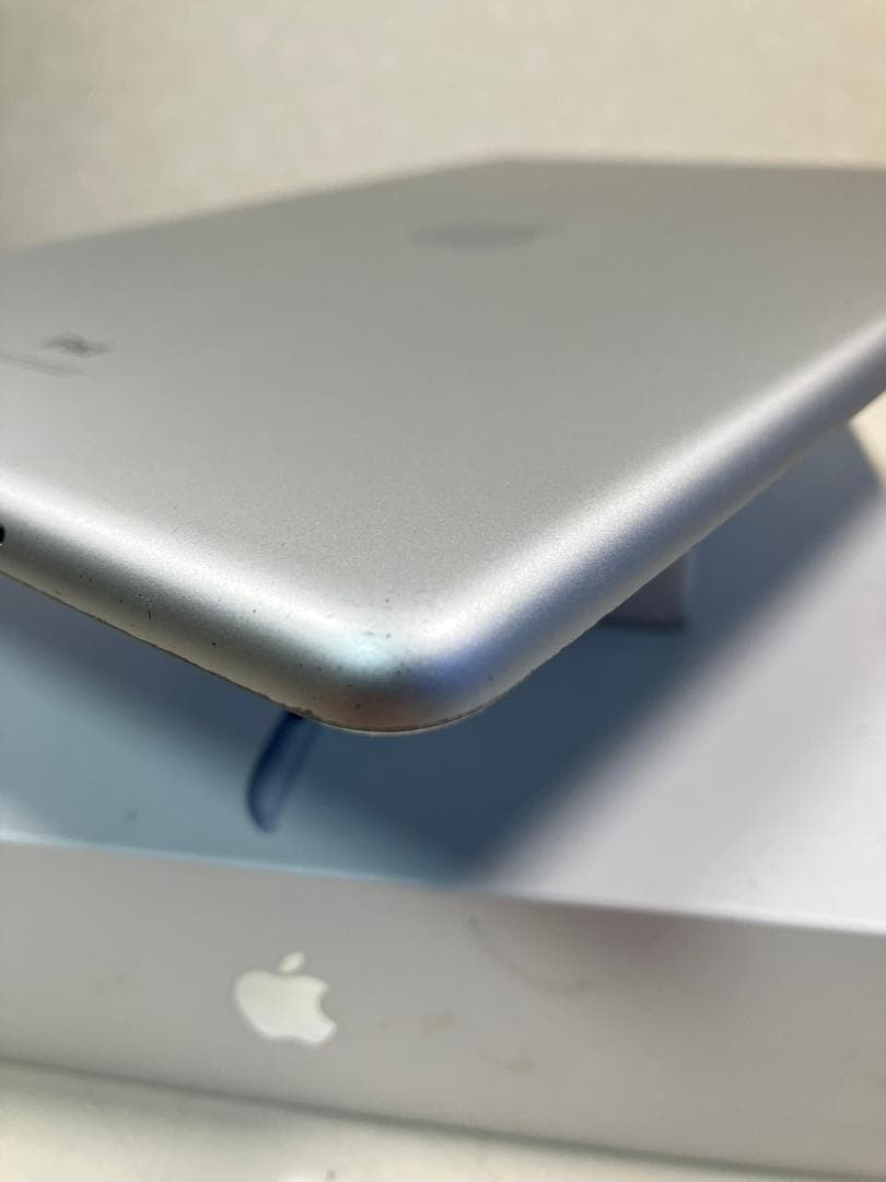 iPad 第9世代　256GB シルバー　Wi-Fiモデル カバーガラスつき