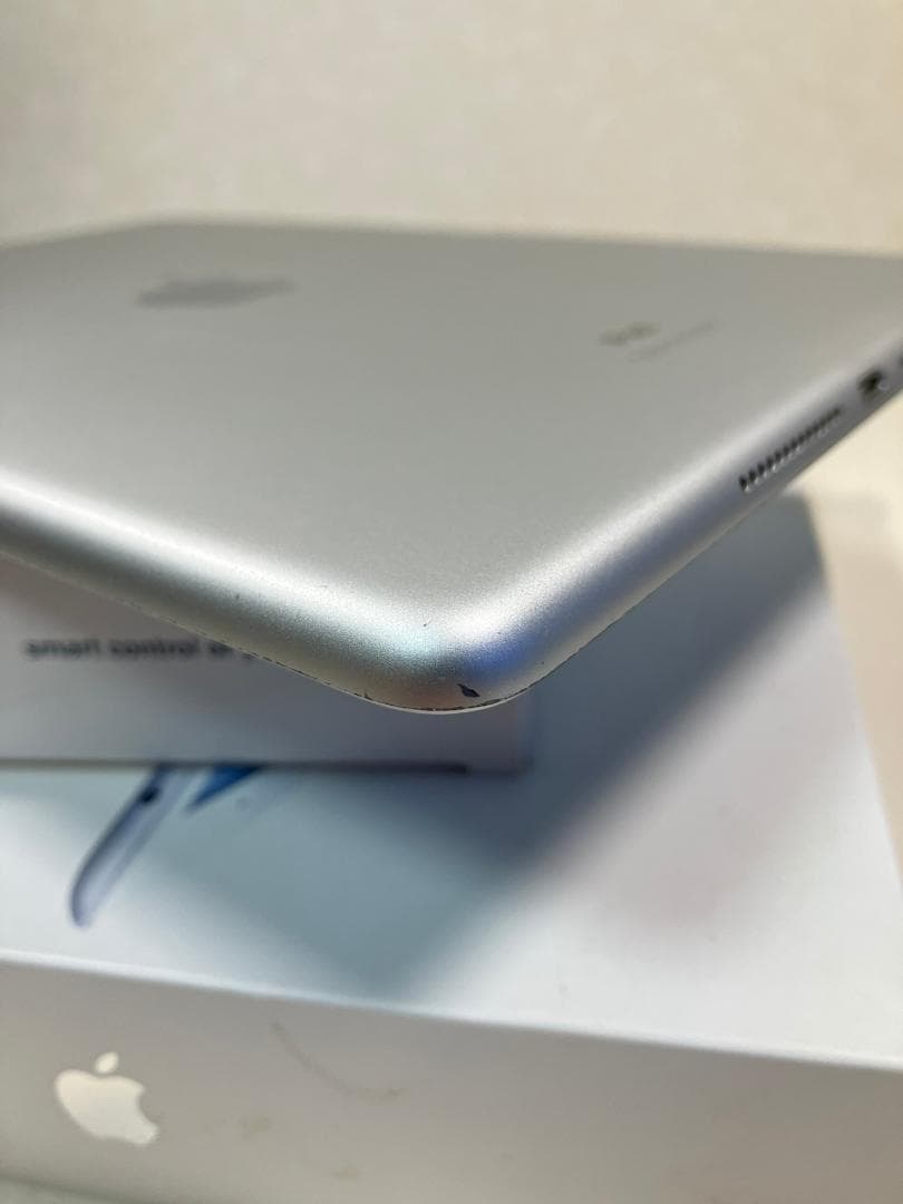 iPad 第9世代　256GB シルバー　Wi-Fiモデル カバーガラスつき