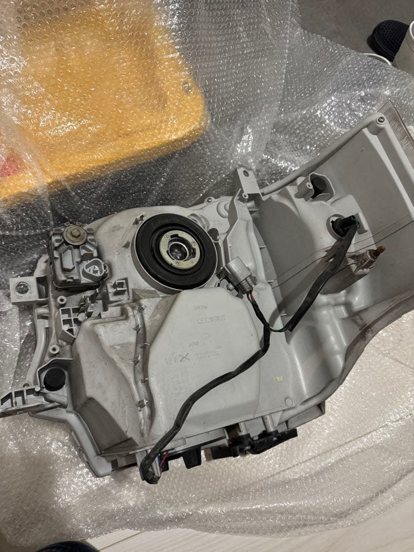 4型ハイエース　ヘッドライト　左右