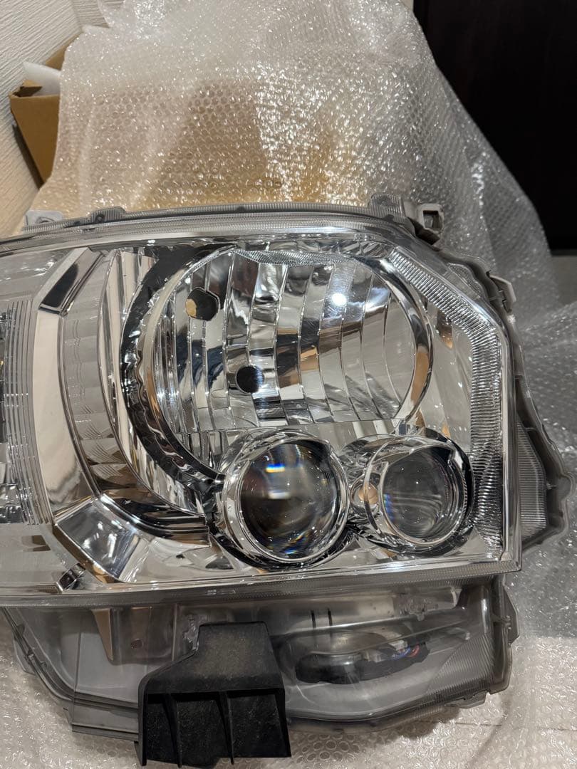 4型ハイエース　ヘッドライト　左右