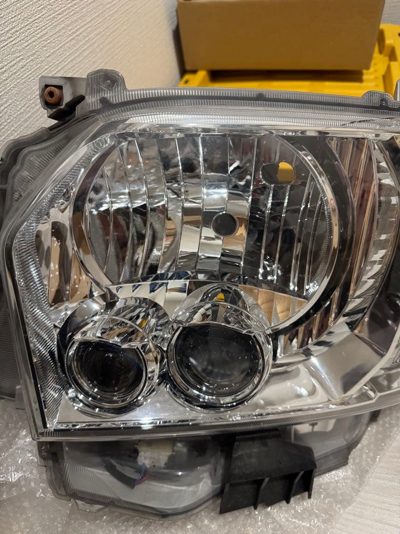 4型ハイエース　ヘッドライト　左右