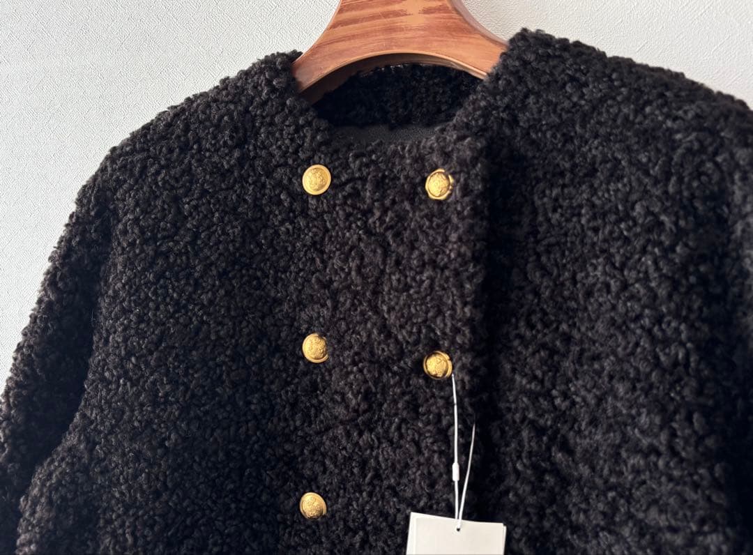 《新品タグ付き》ミラオーウェン 金釦カールファージャケット