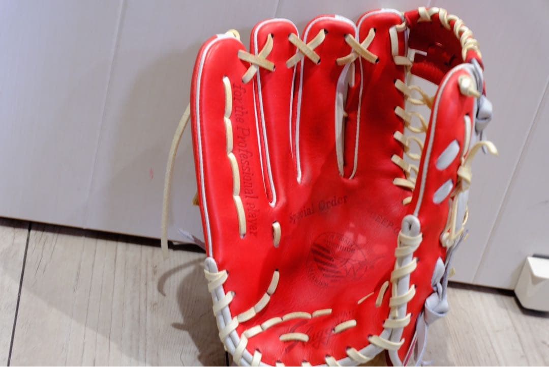 スラッガー　軟式グローブ 赤白