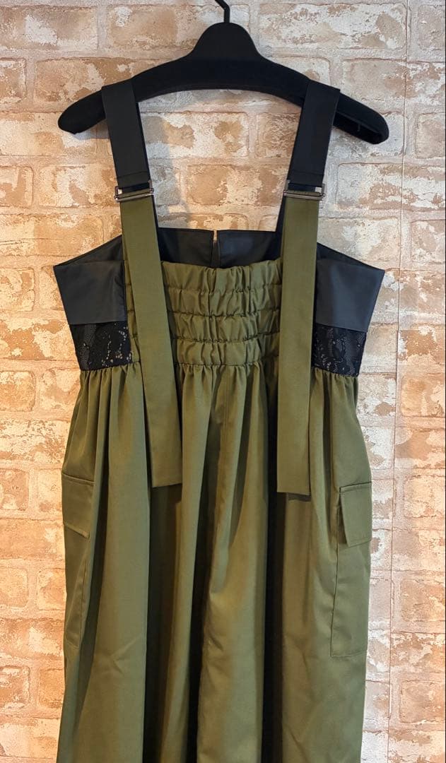 【★新品タグ付き】RADIATE ジャンパースカート　カーキ　かわいい〜！！