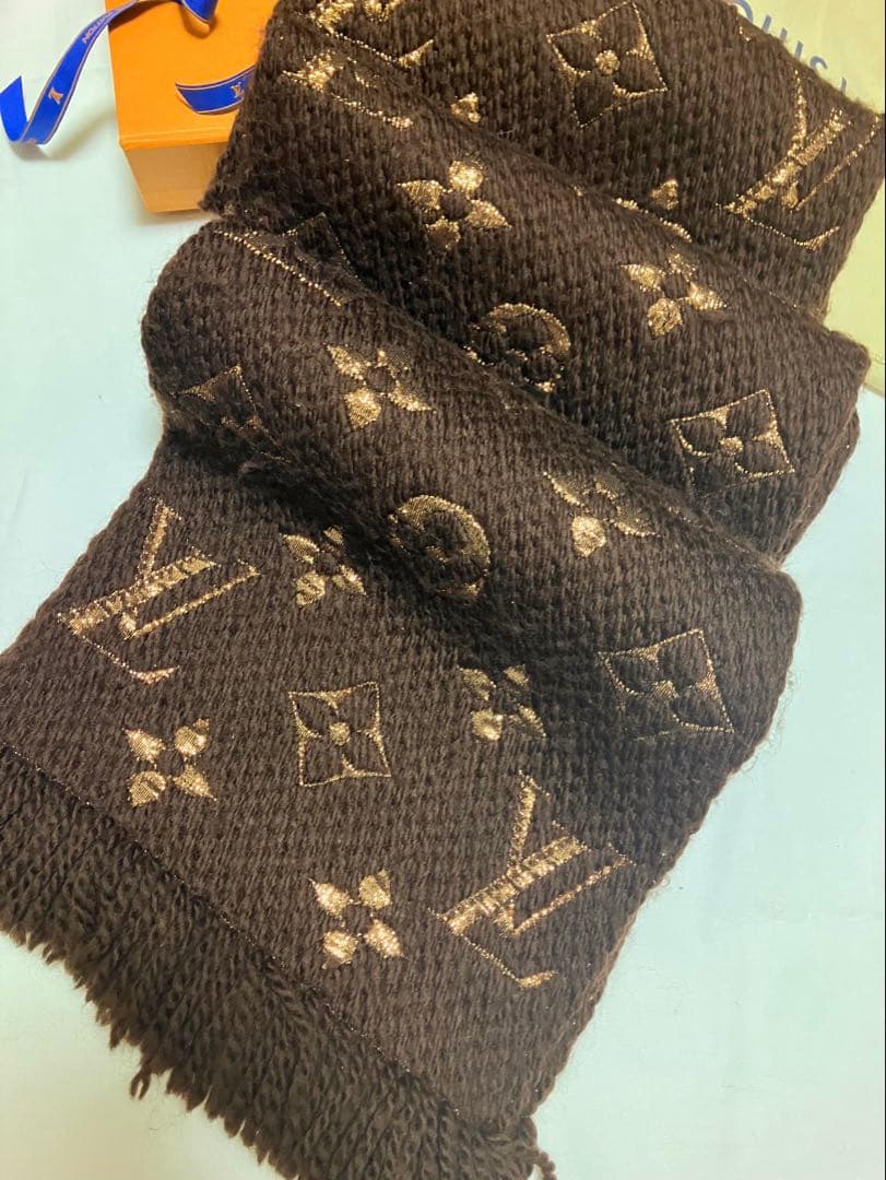 美品 ルイヴィトン エシャルプ ロゴマニア マフラー シャイン M71383