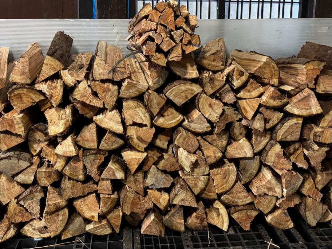 乾燥杉薪1棚8000円現地引き取りのみ