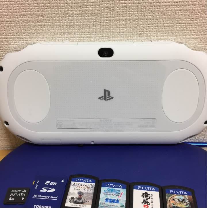 PSvita2000 白色  ほぼ新品  箱は希望すれば実家に取りに行きます！