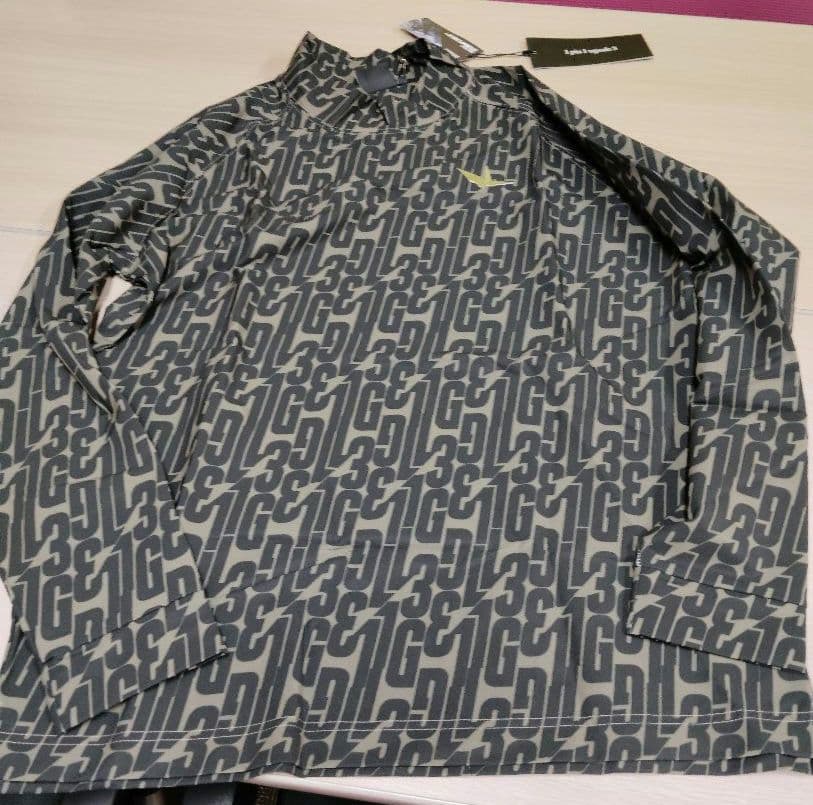 u*8様 未使用1PIU1UGUALE3 GOLF カーキゴルフモックネックシャ