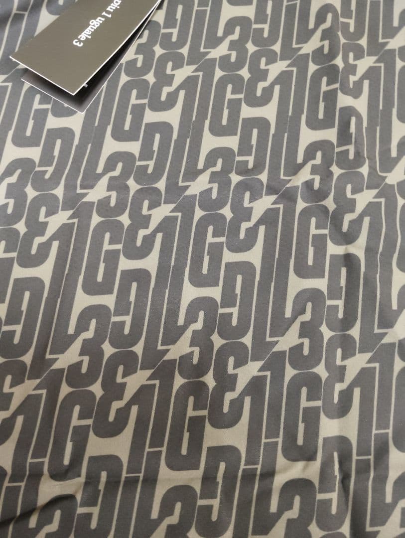 u*8様 未使用1PIU1UGUALE3 GOLF カーキゴルフモックネックシャ