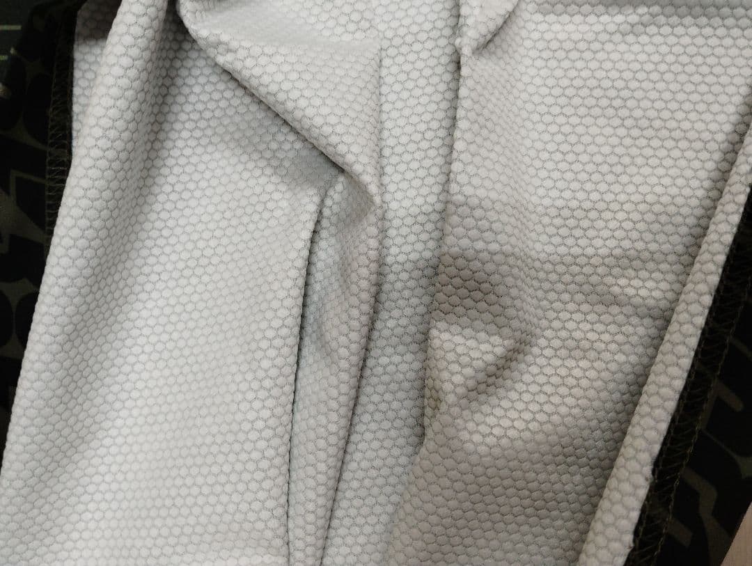 u*8様 未使用1PIU1UGUALE3 GOLF カーキゴルフモックネックシャ