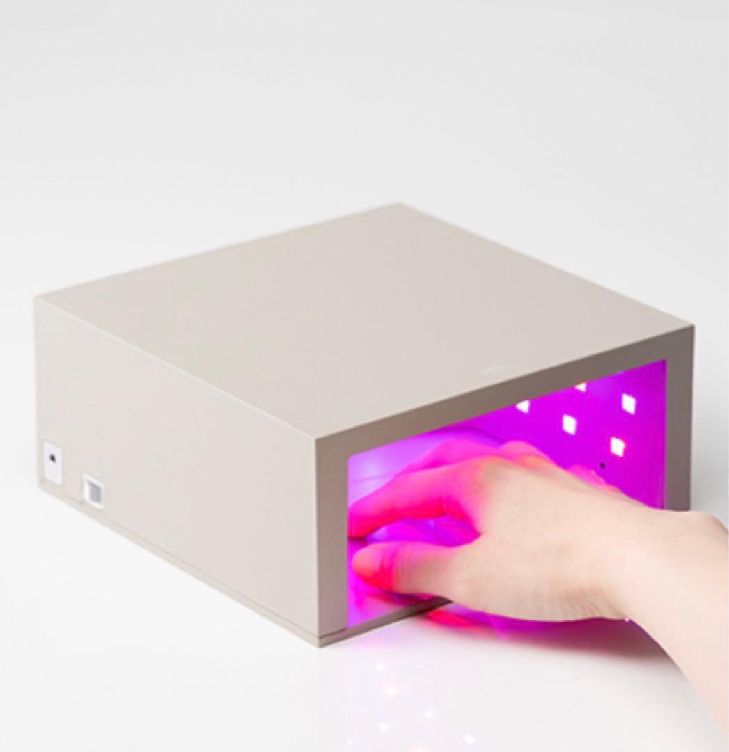 【美品】ｏｕｉ　ｎａｉｌｓ（ウィ ネイルズ)/ネ イルライト/美容機能付き