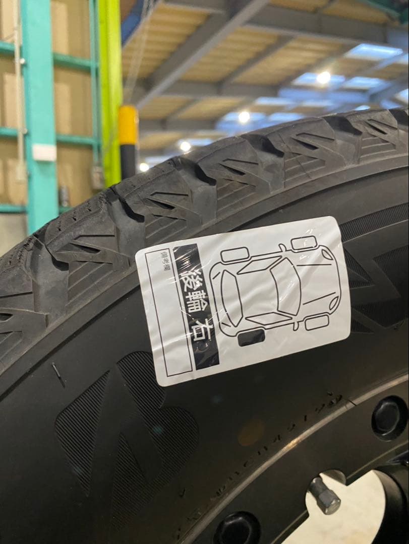 ゆ*け様 ブリヂストン19年製18インチスタッドレスタイヤ　グラチェロ　ラングラ