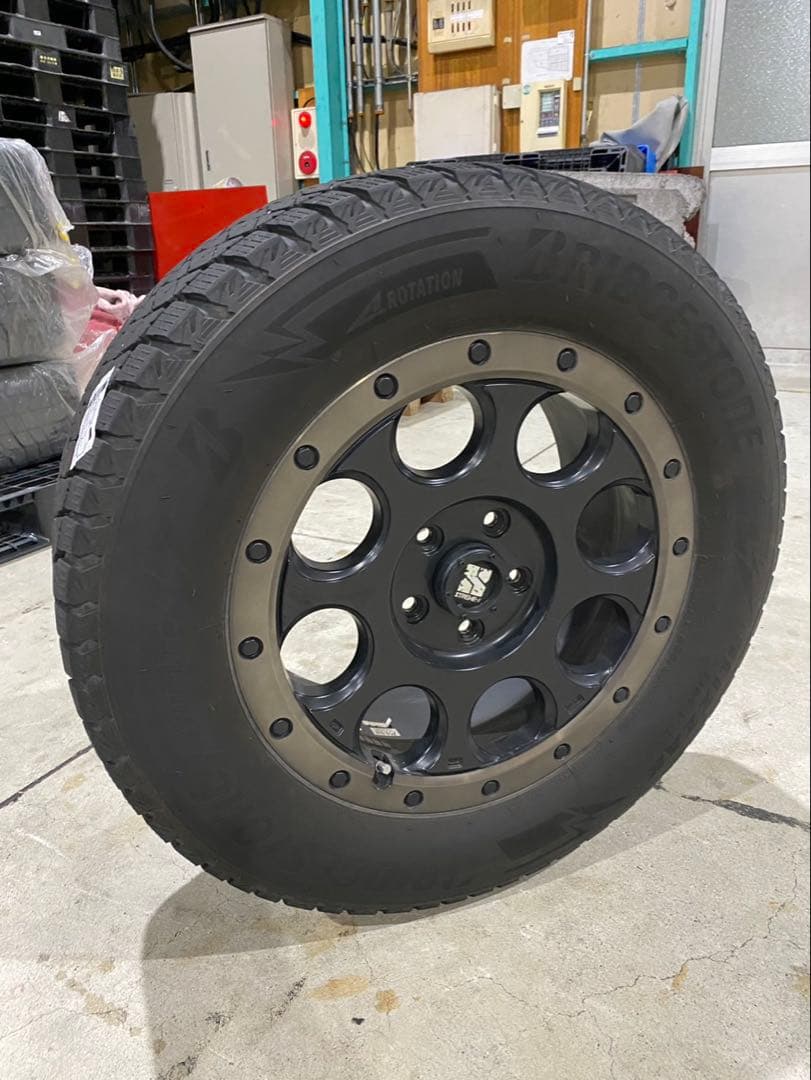 ゆ*け様 ブリヂストン19年製18インチスタッドレスタイヤ　グラチェロ　ラングラ