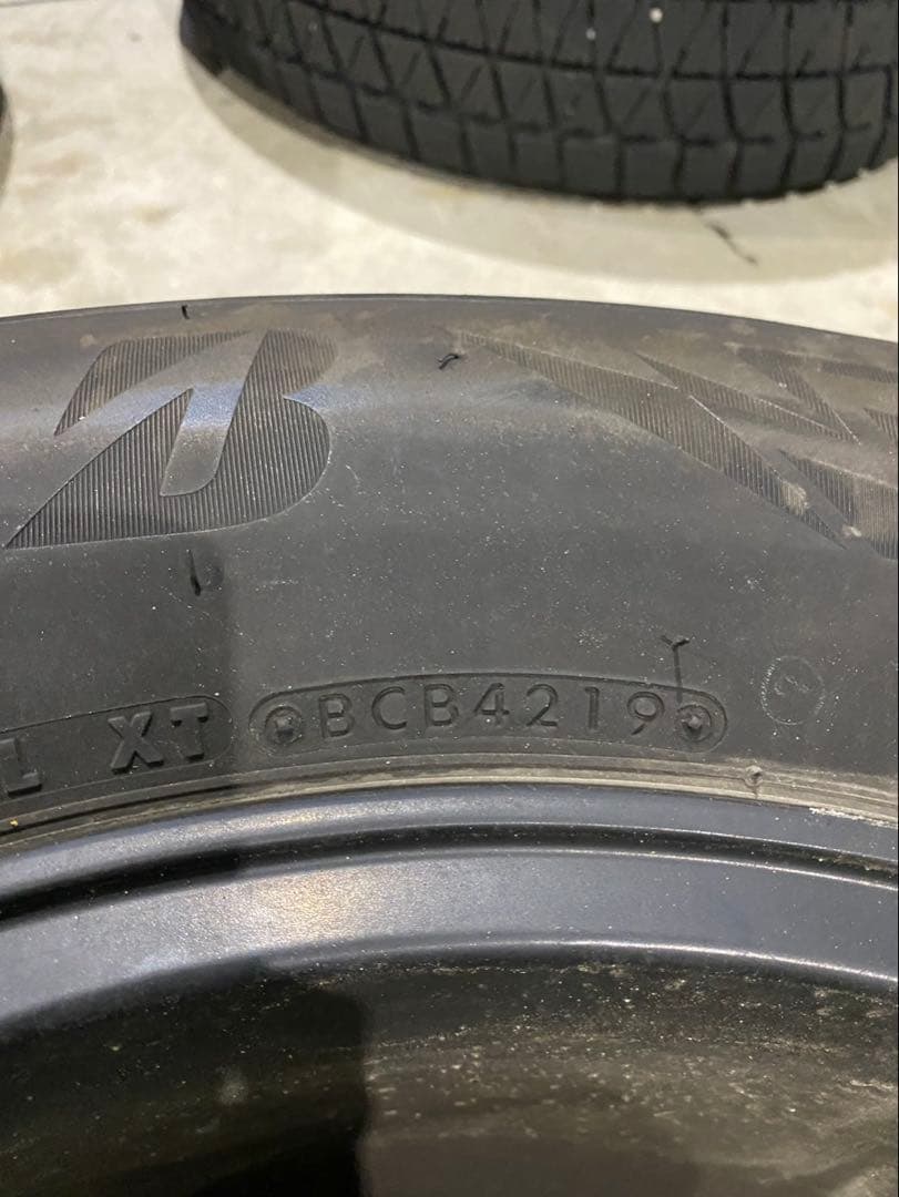 ゆ*け様 ブリヂストン19年製18インチスタッドレスタイヤ　グラチェロ　ラングラ