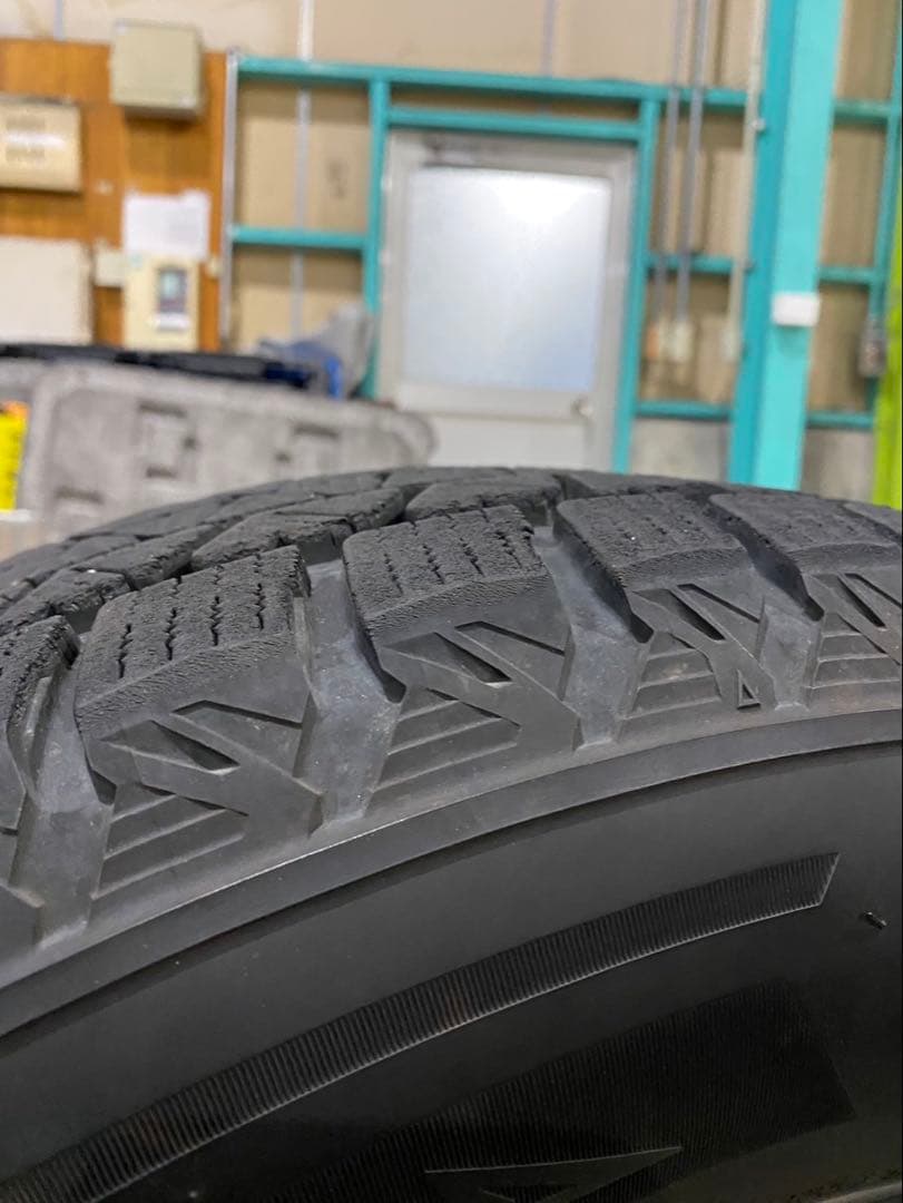 ゆ*け様 ブリヂストン19年製18インチスタッドレスタイヤ　グラチェロ　ラングラ