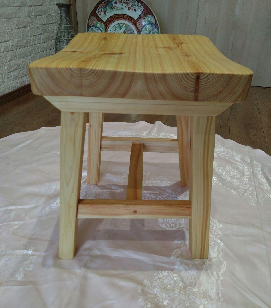 檜の椅子(89)　緑❕　座面を座りやすく削り上げ、つるつるに仕上げ❕