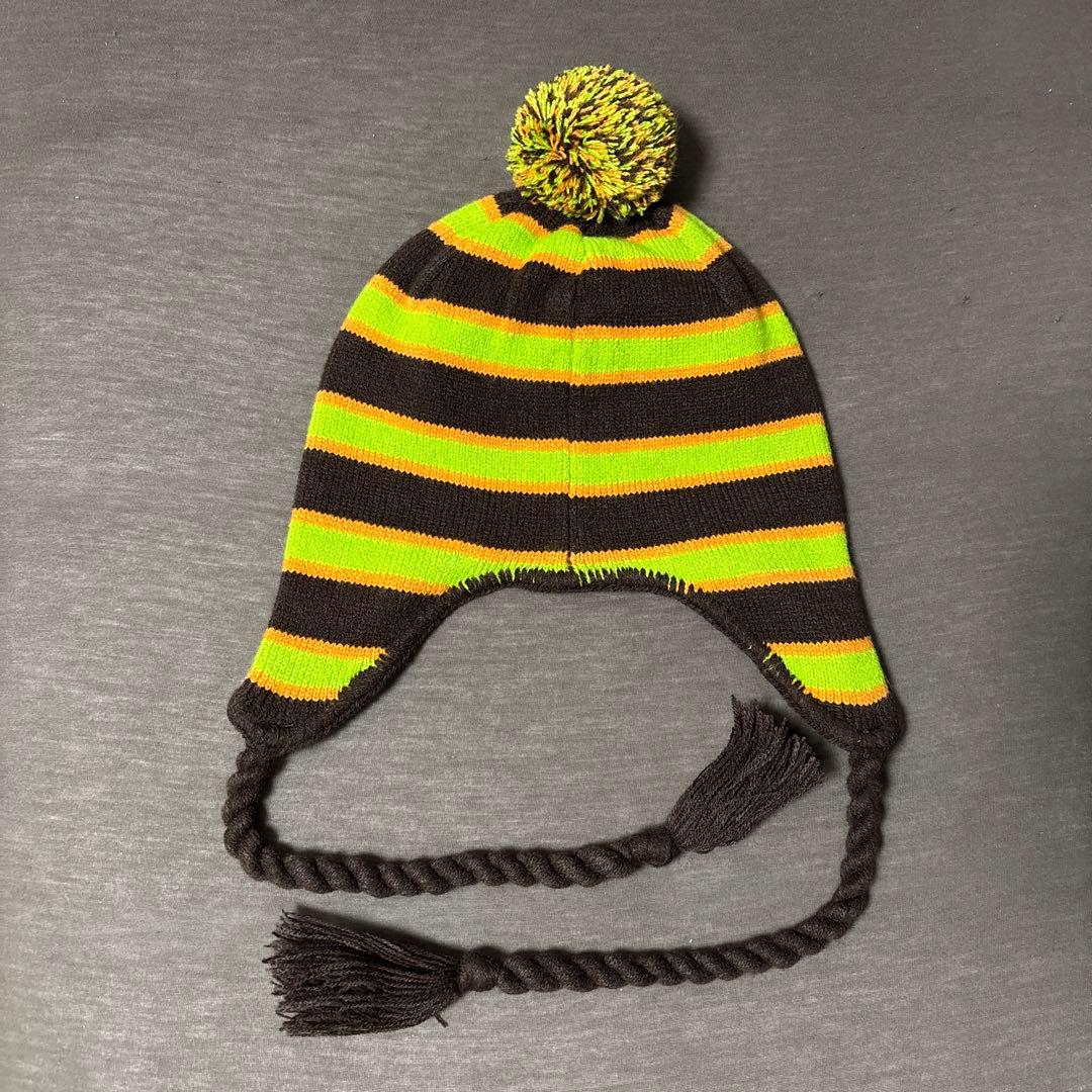 【売り切りセール】BoTT ニット帽 ポンポン付き 黒/黄緑ストライプ