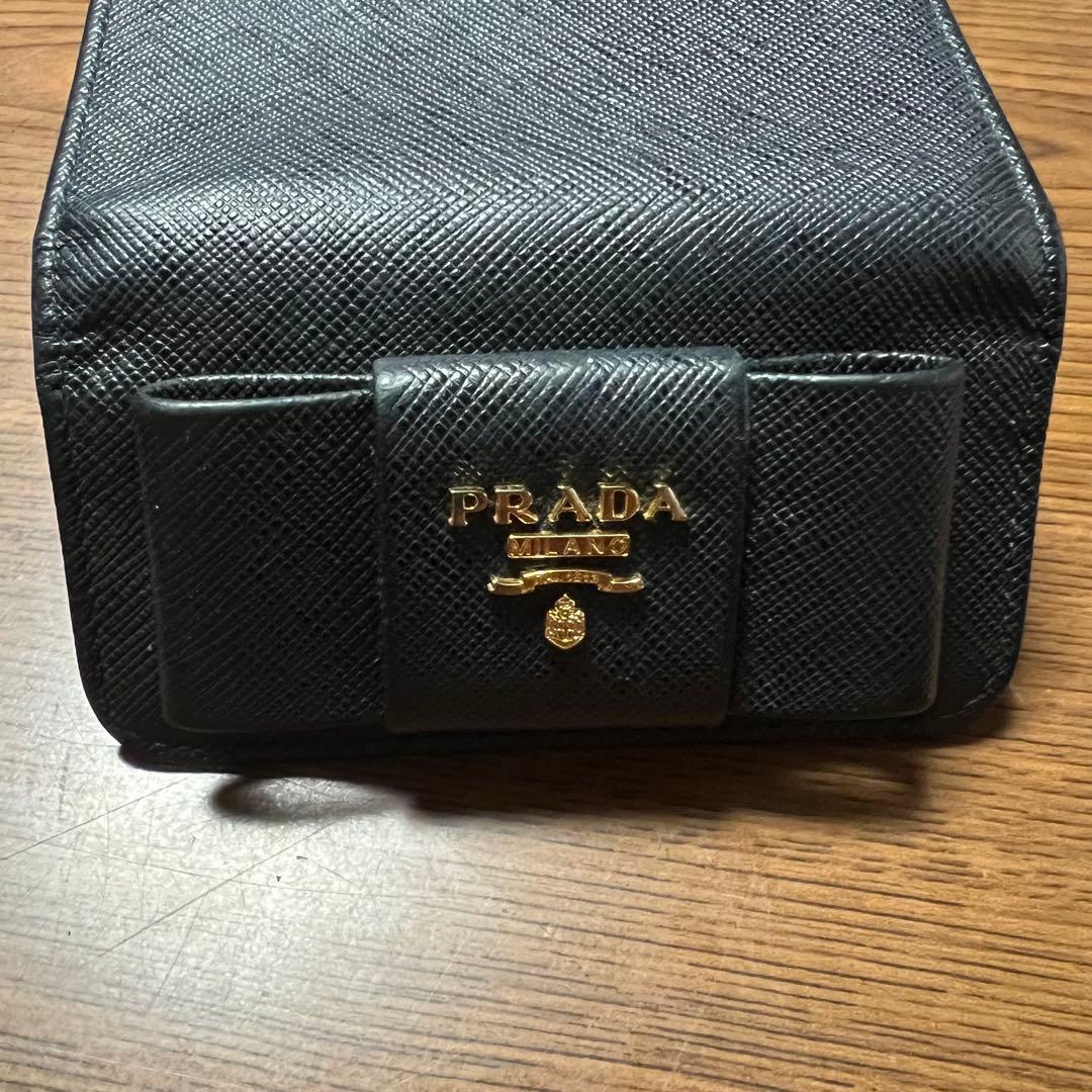PRADA プラダ　キーケース　レザー　黒　リボン