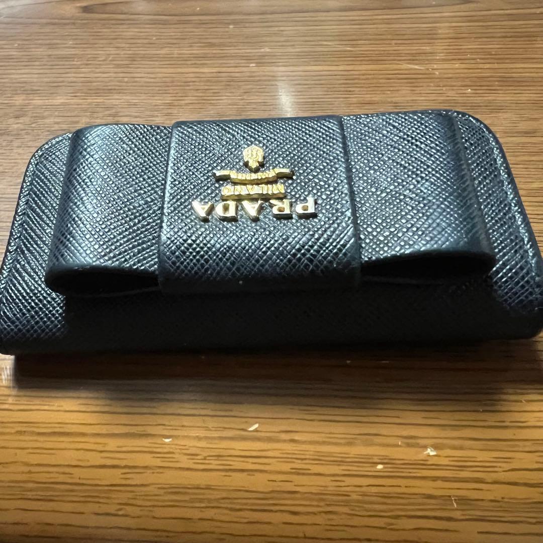 PRADA プラダ　キーケース　レザー　黒　リボン