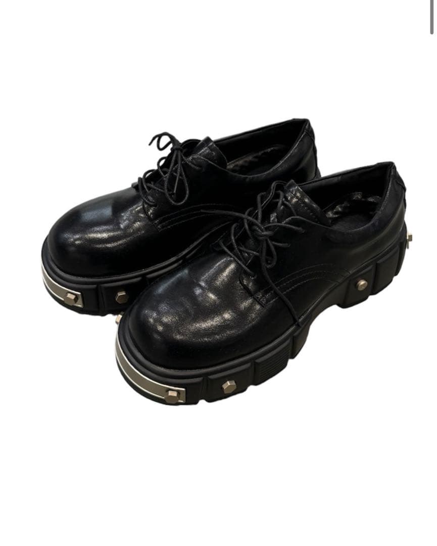 厚底ブラックレースアップシューズ