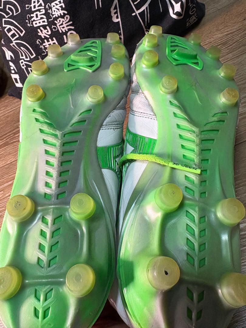 ミズノモレリアネオ4限定カラー緑