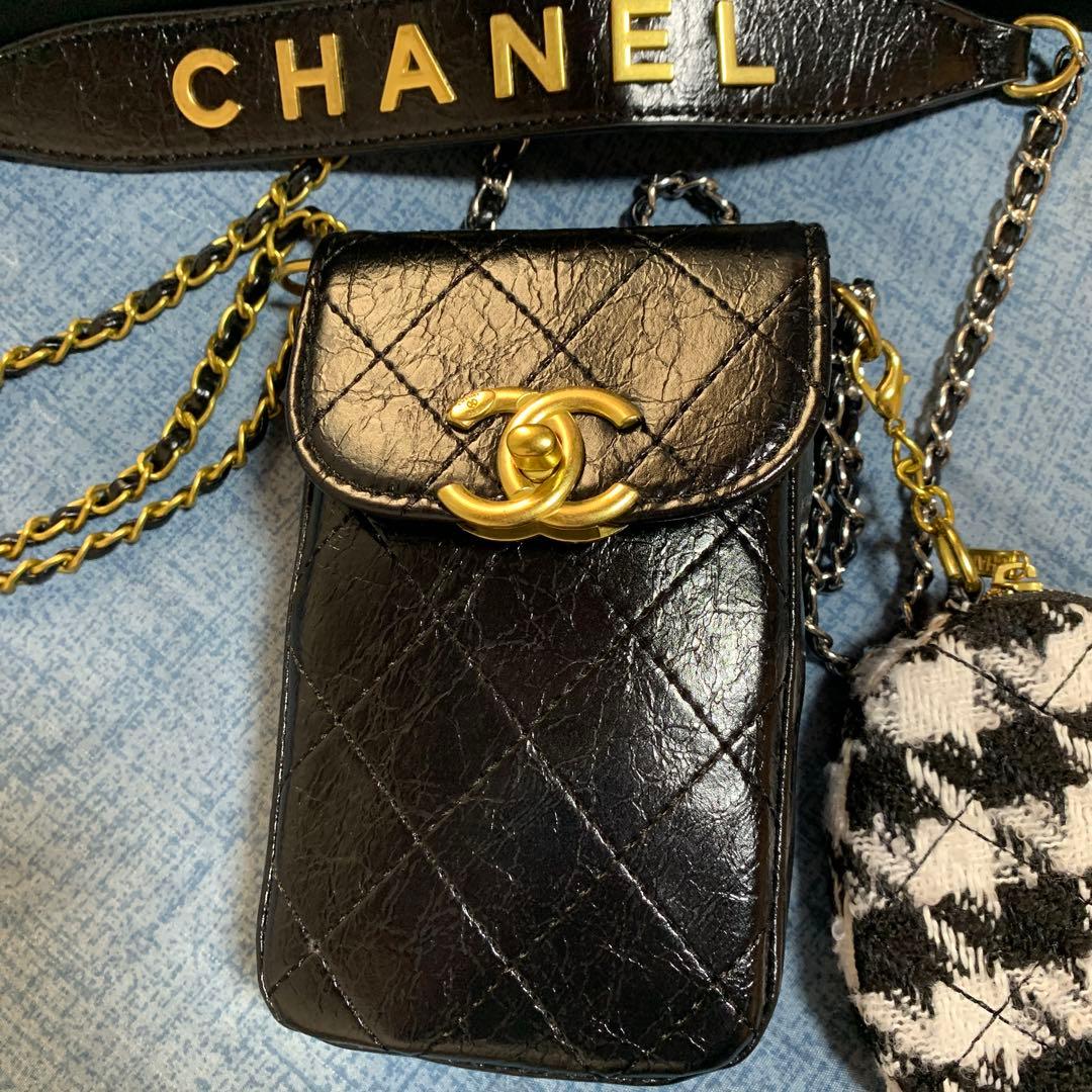 CHANEL ノベルティ　スマホショルダー＆ケース